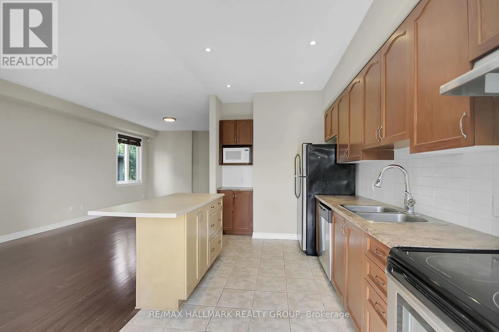 240 LEATHER LEAF TERRACE