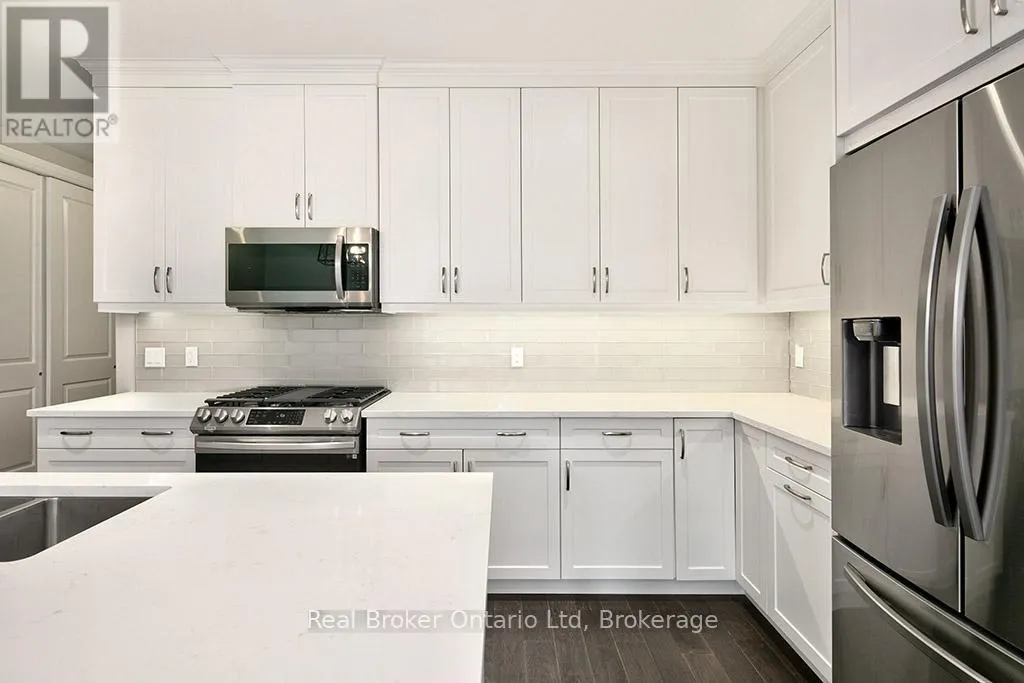 206 - 80 9TH STREET E, #206