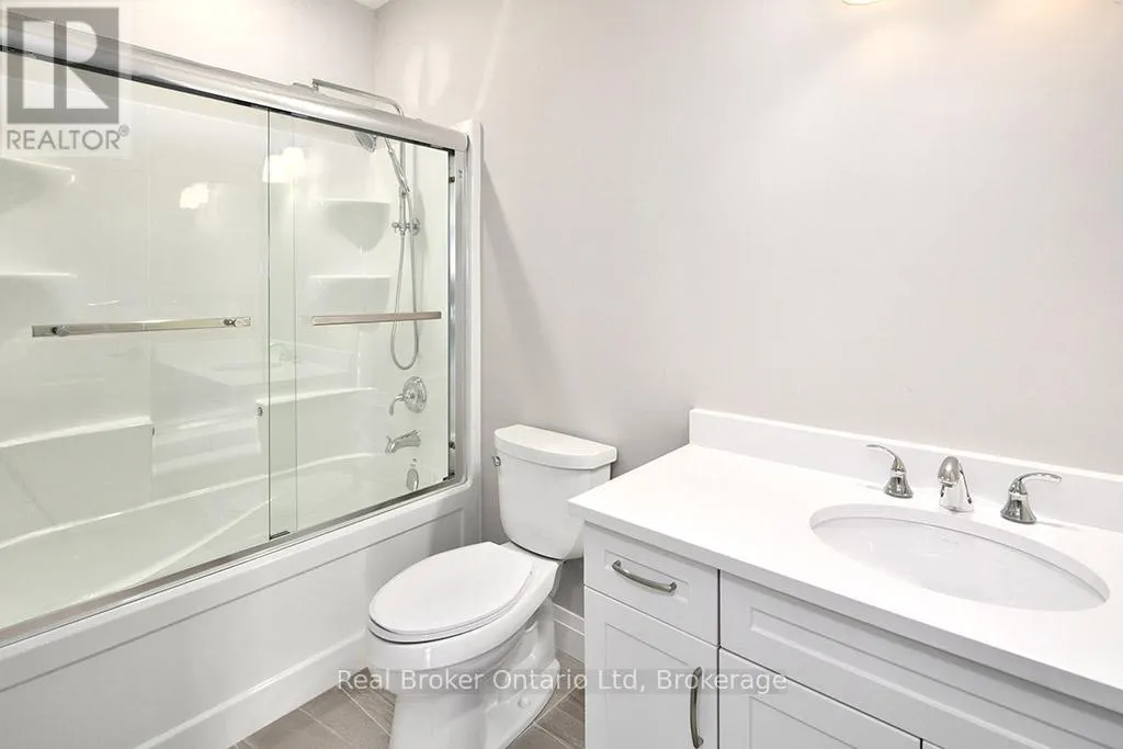 206 - 80 9TH STREET E, #206