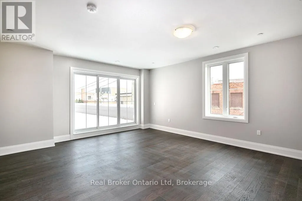 206 - 80 9TH STREET E, #206
