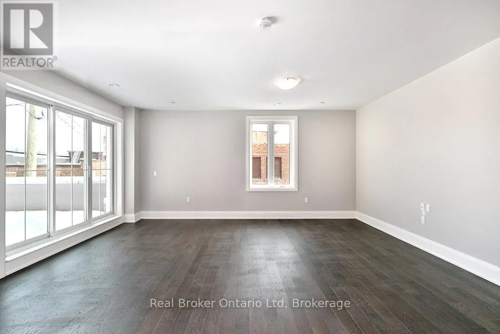 206 - 80 9TH STREET E, #206