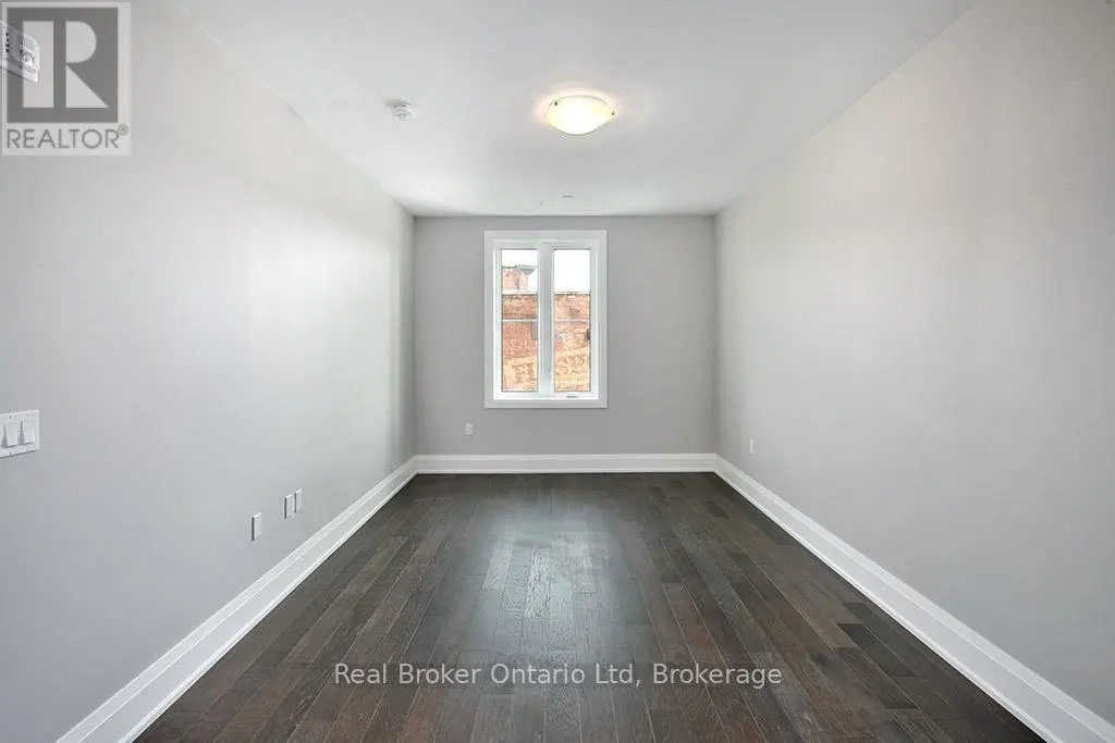 206 - 80 9TH STREET E, #206