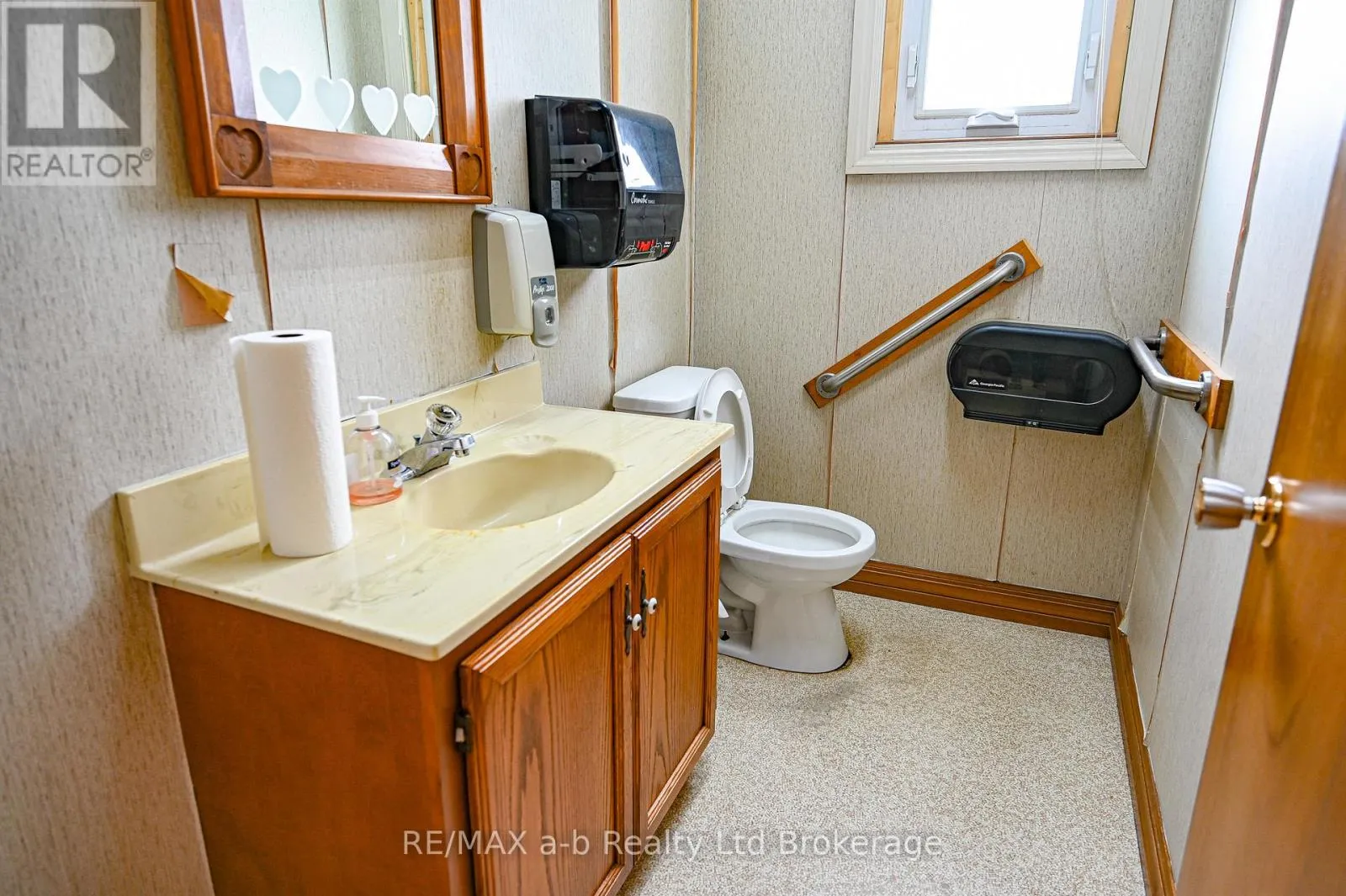 19 RIDOUT STREET W