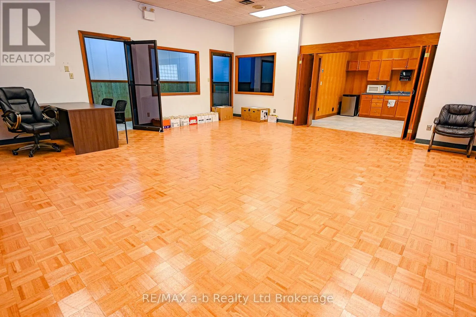 19 RIDOUT STREET W