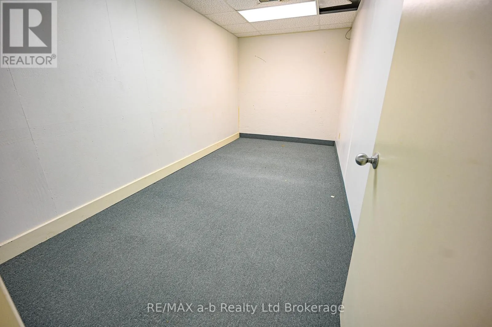 19 RIDOUT STREET W