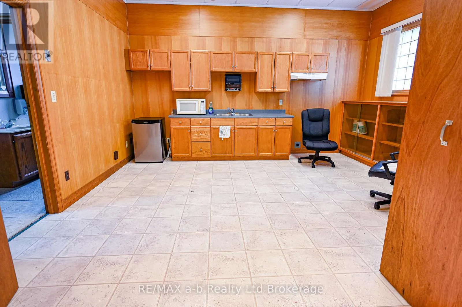 19 RIDOUT STREET W