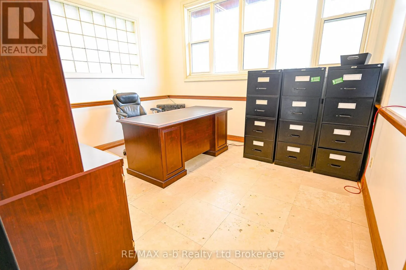 19 RIDOUT STREET W