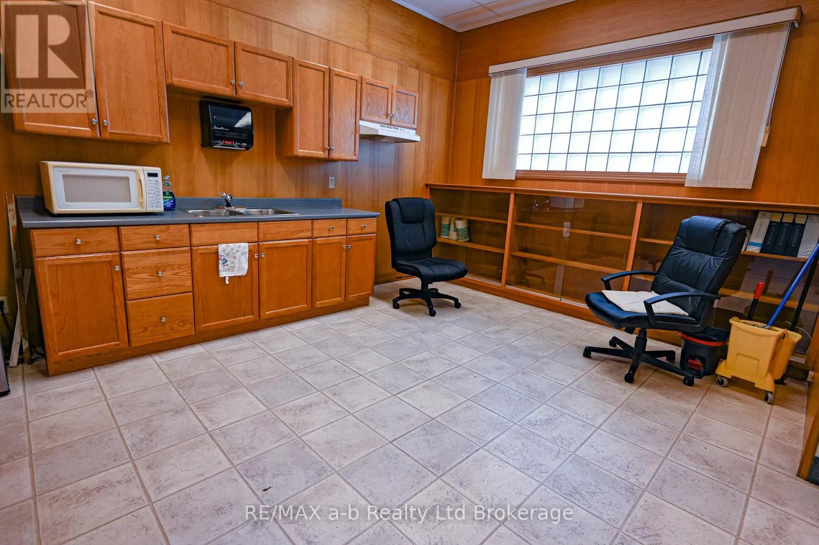 19 RIDOUT STREET W