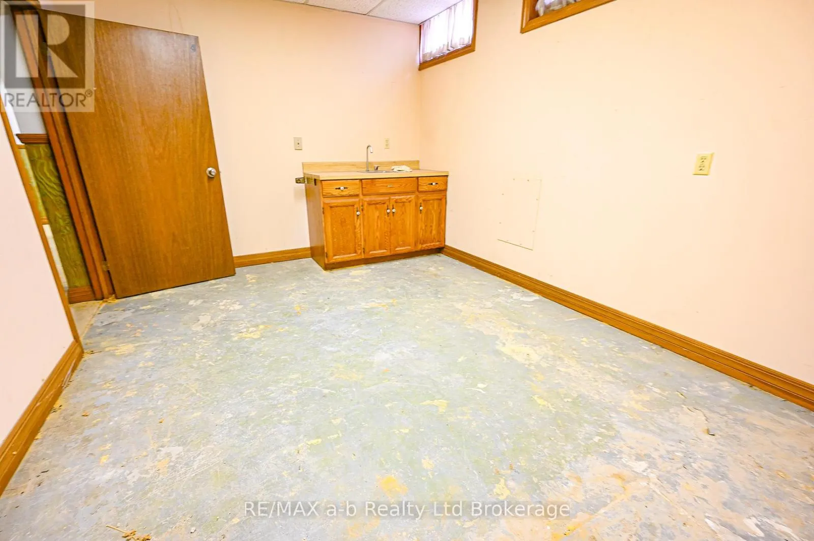 19 RIDOUT STREET W