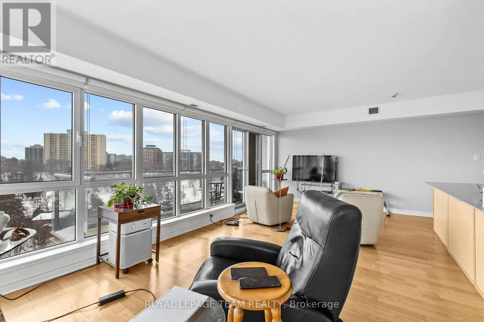 1002 - 70 LANDRY STREET