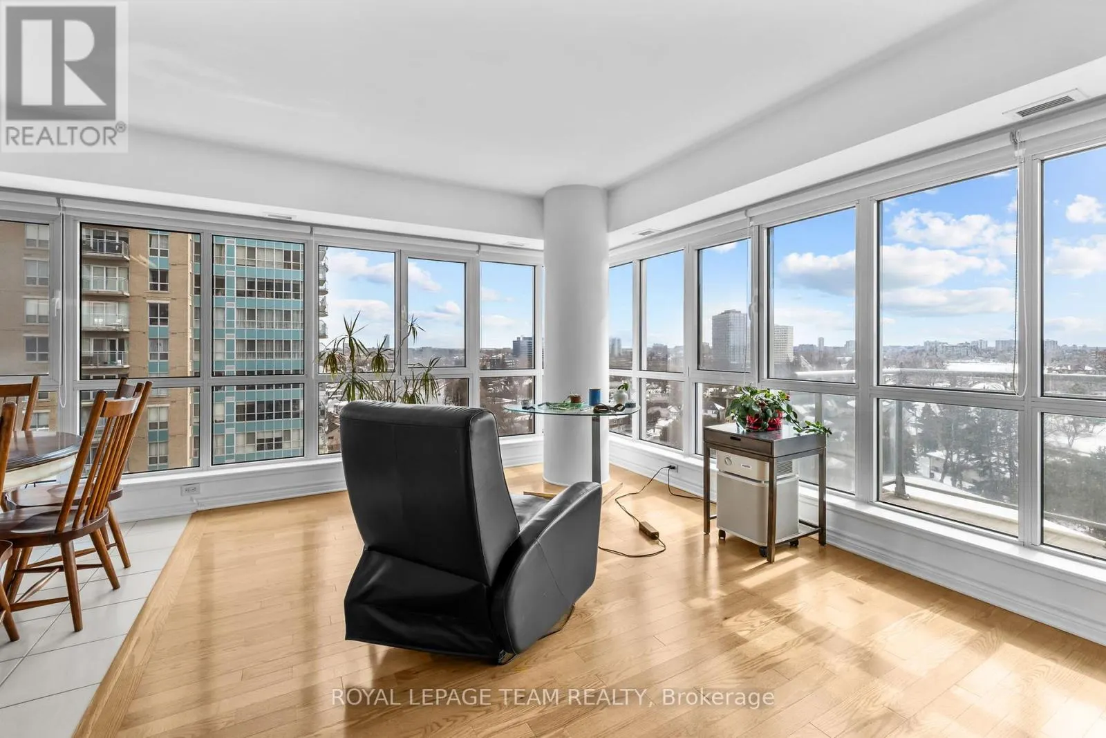 1002 - 70 LANDRY STREET