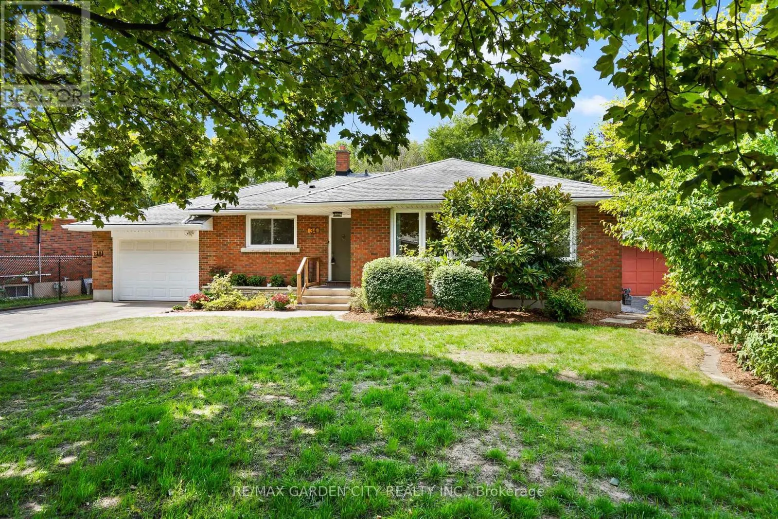 34 KENWORTH DRIVE