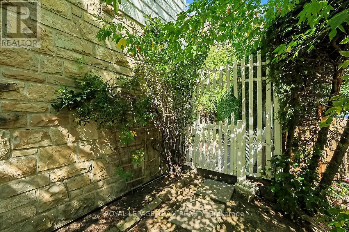 123 IVY CRESCENT