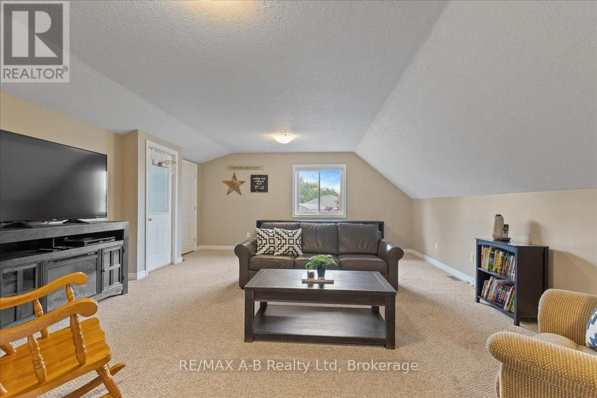 214 JORDAN CRESCENT