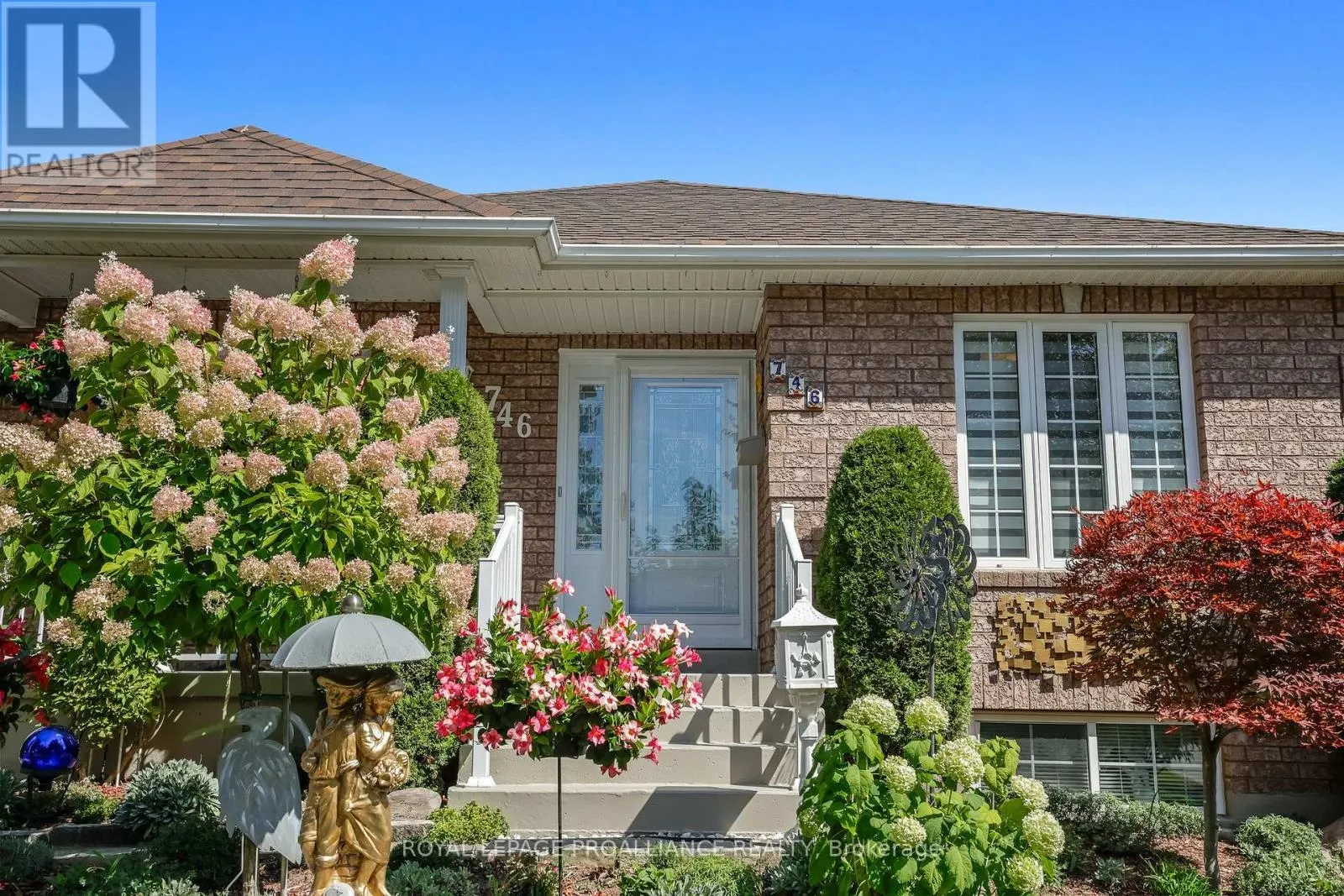 746 MUNSON CRESCENT