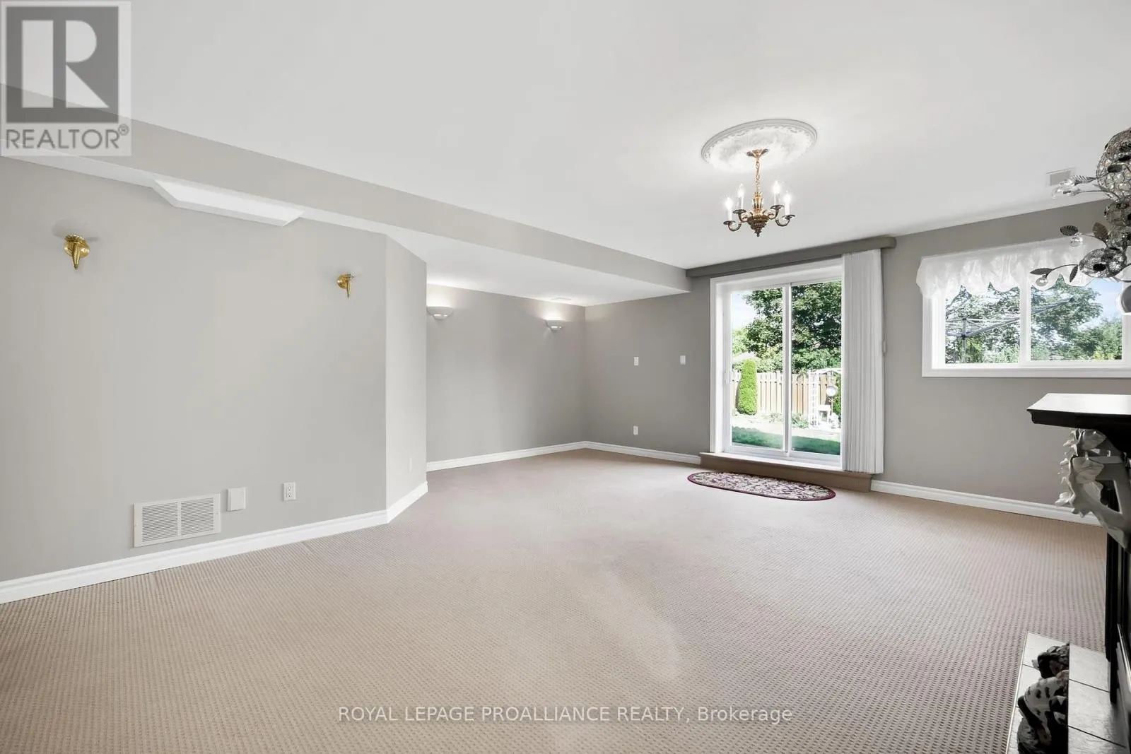 746 MUNSON CRESCENT