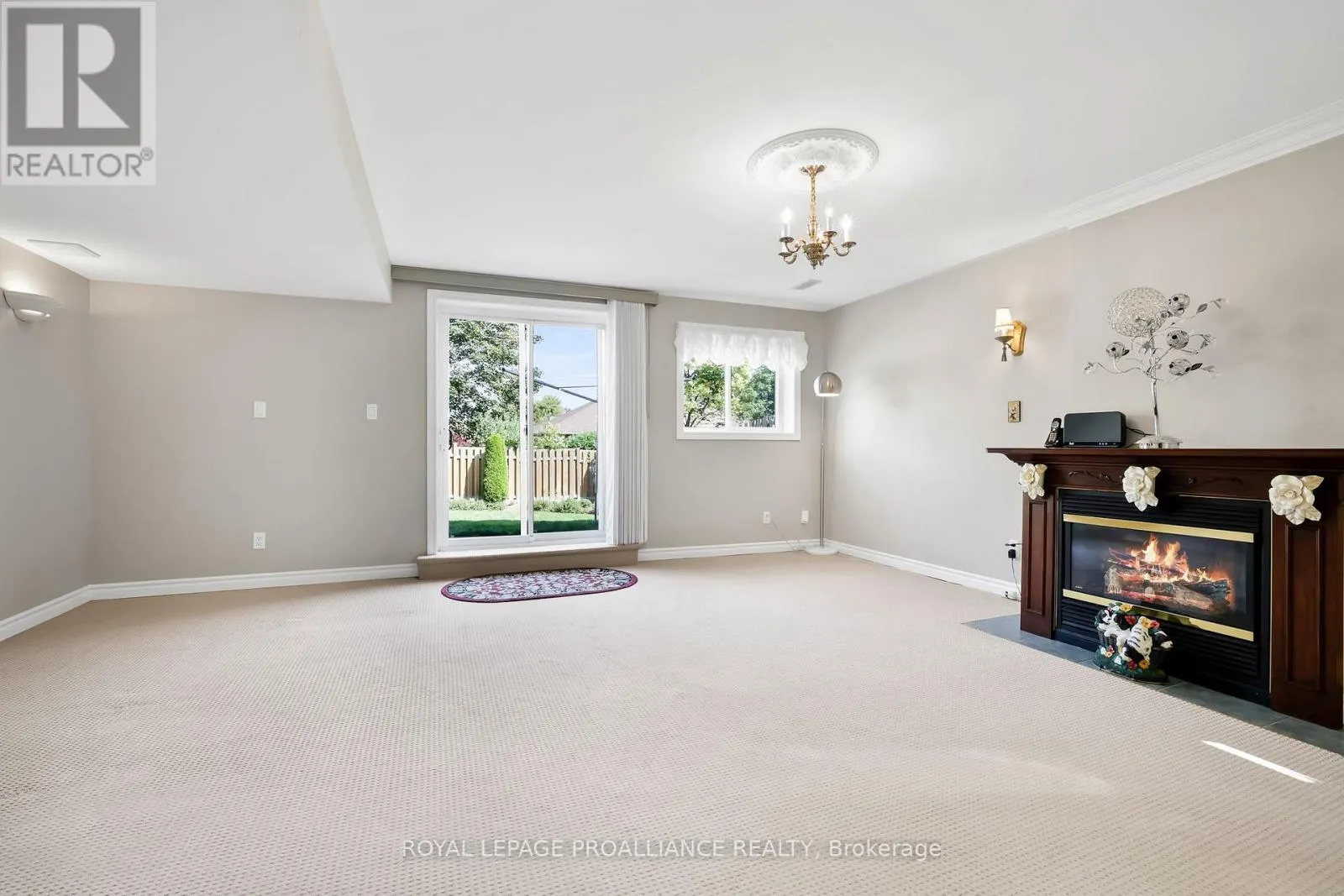 746 MUNSON CRESCENT