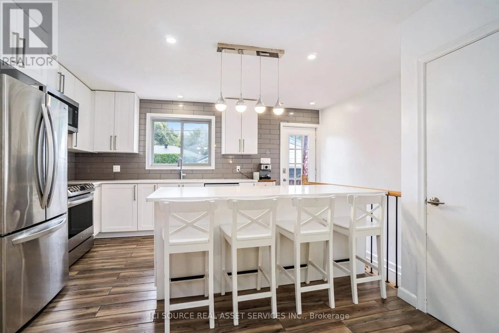 1303 ALBANY DRIVE