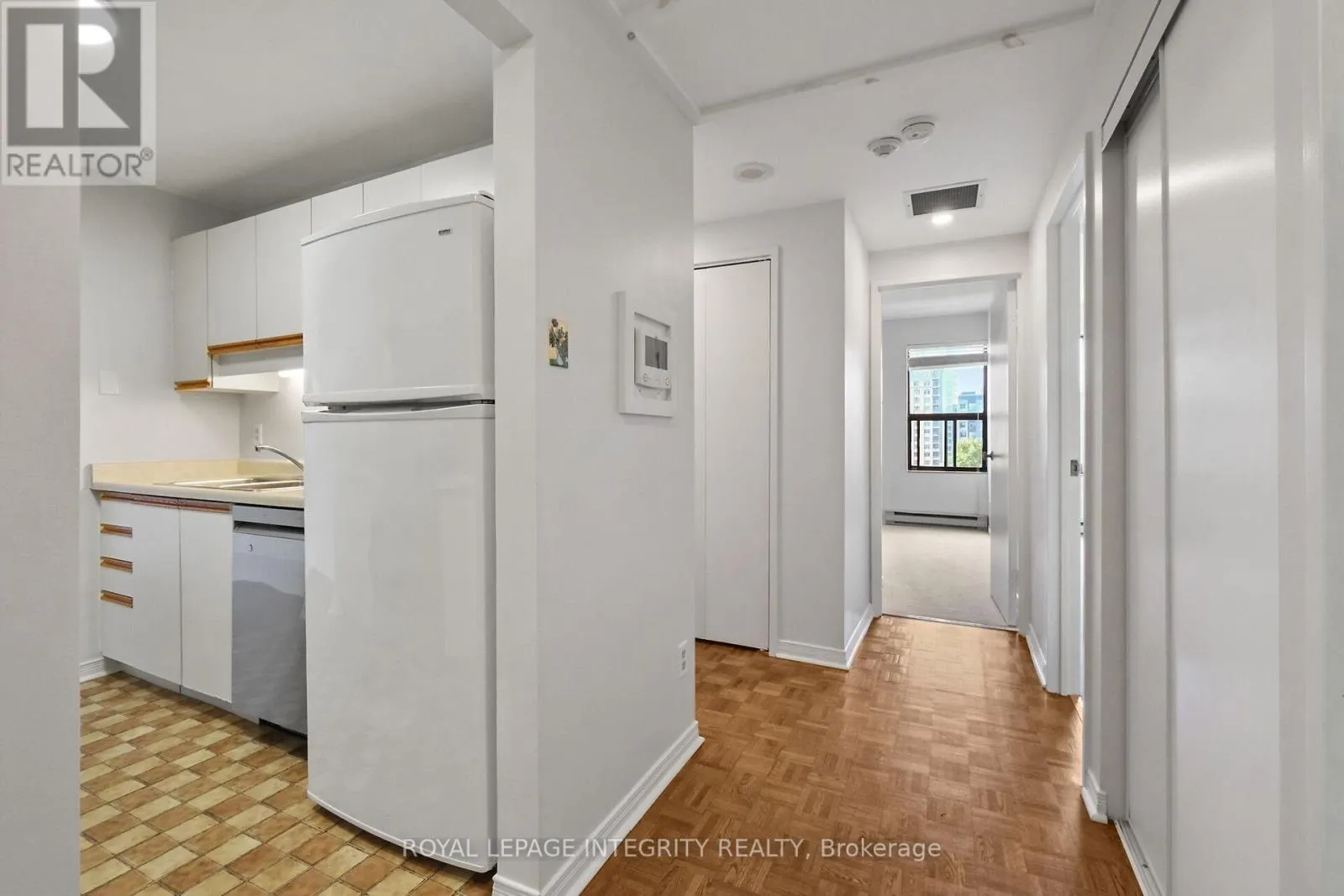 601 - 556 LAURIER AVENUE W