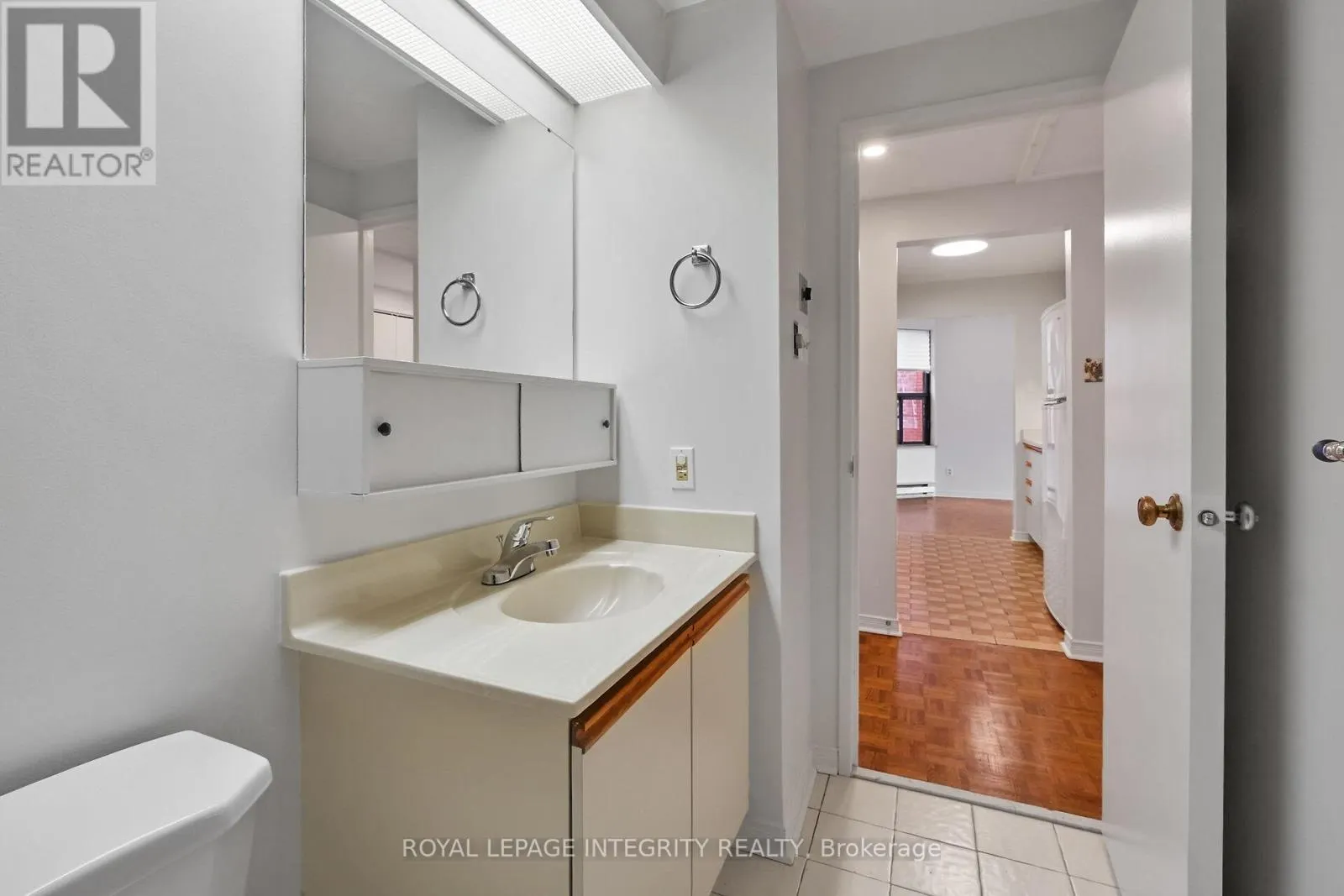 601 - 556 LAURIER AVENUE W