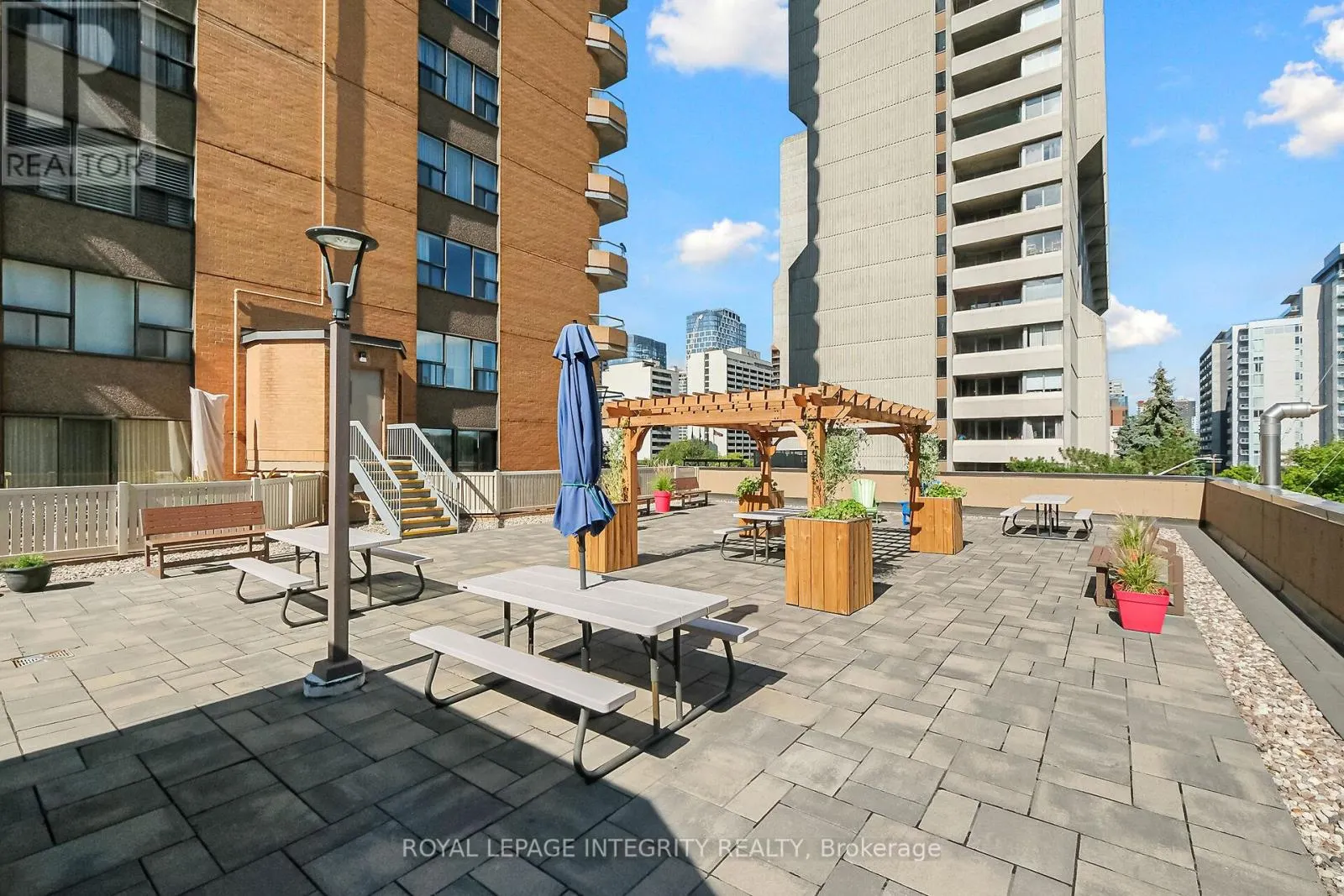 601 - 556 LAURIER AVENUE W