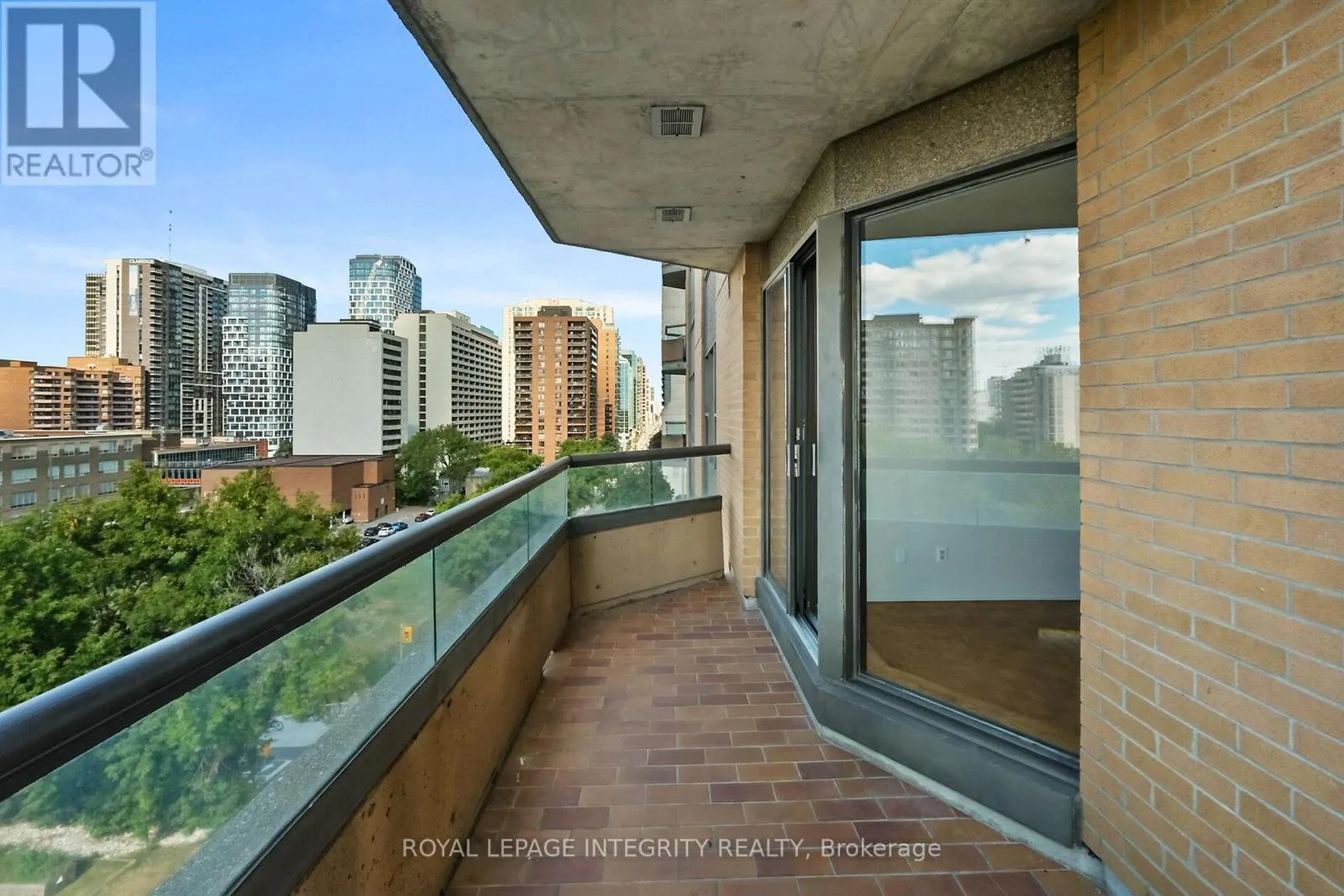 601 - 556 LAURIER AVENUE W