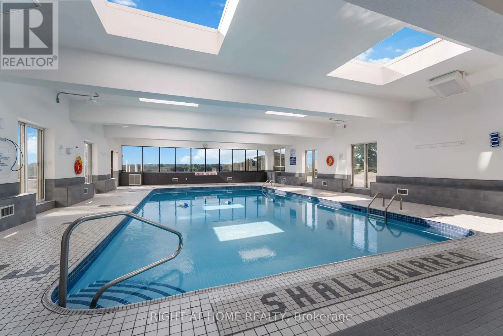 204 - 7 GALE CRESCENT