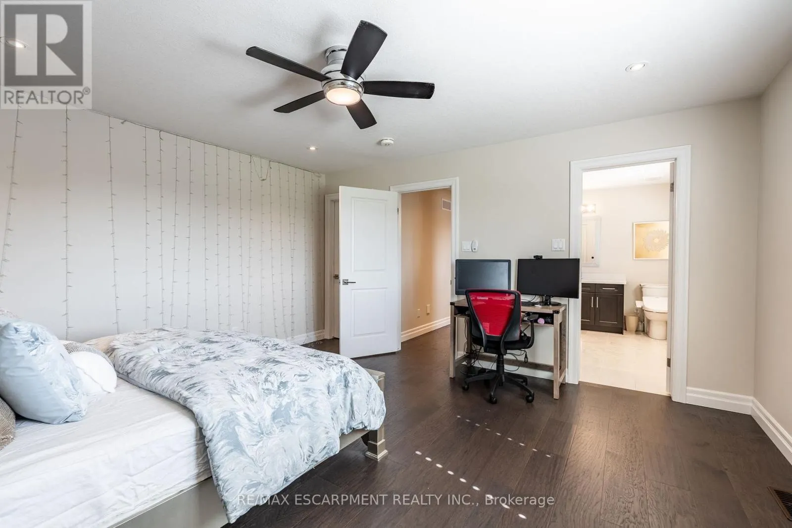 10 HARPER BOULEVARD