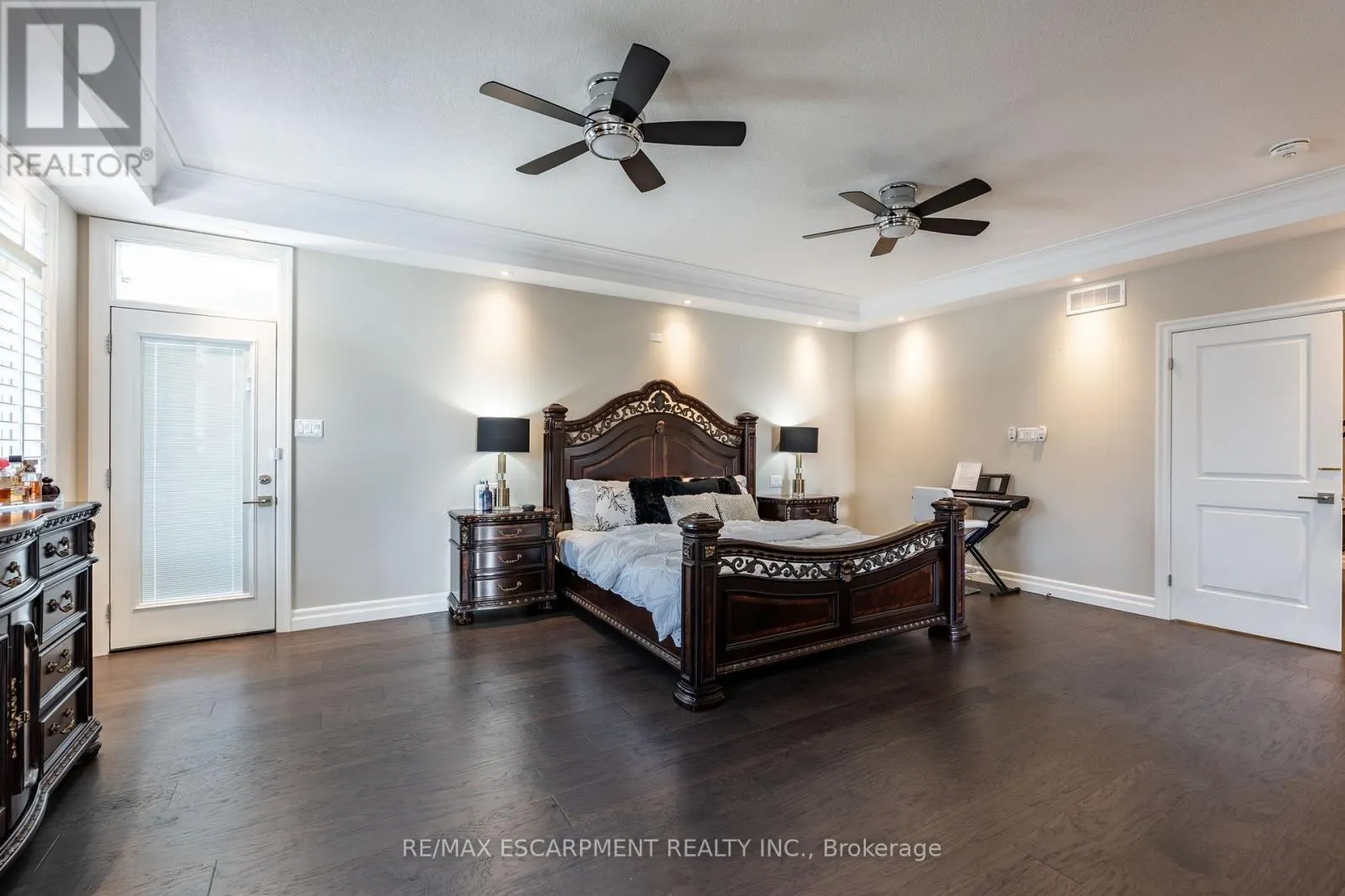 10 HARPER BOULEVARD