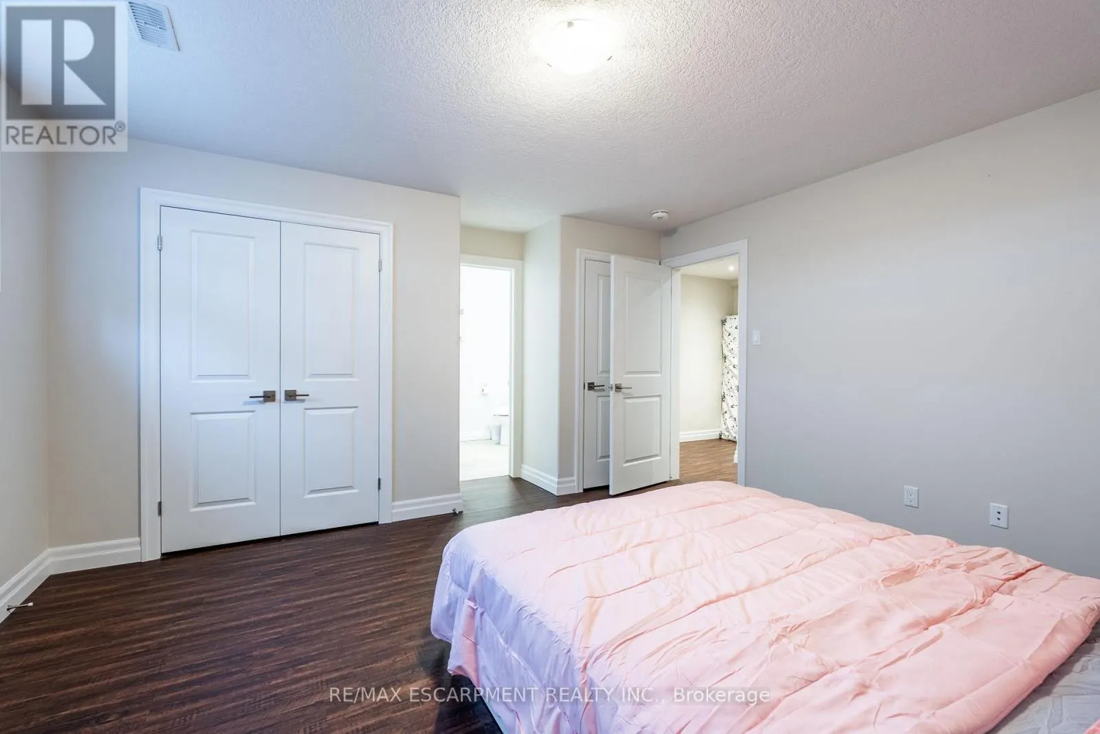 10 HARPER BOULEVARD