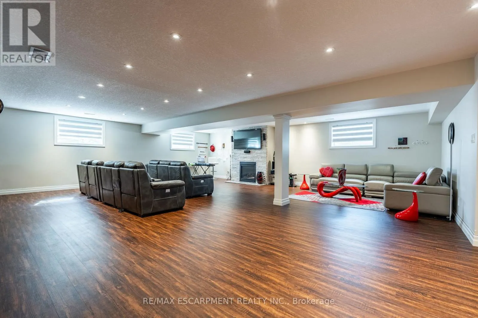 10 HARPER BOULEVARD