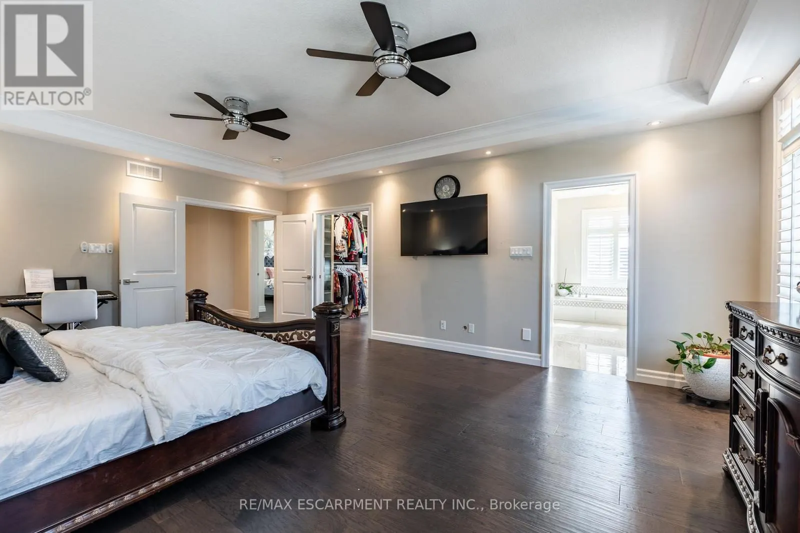 10 HARPER BOULEVARD