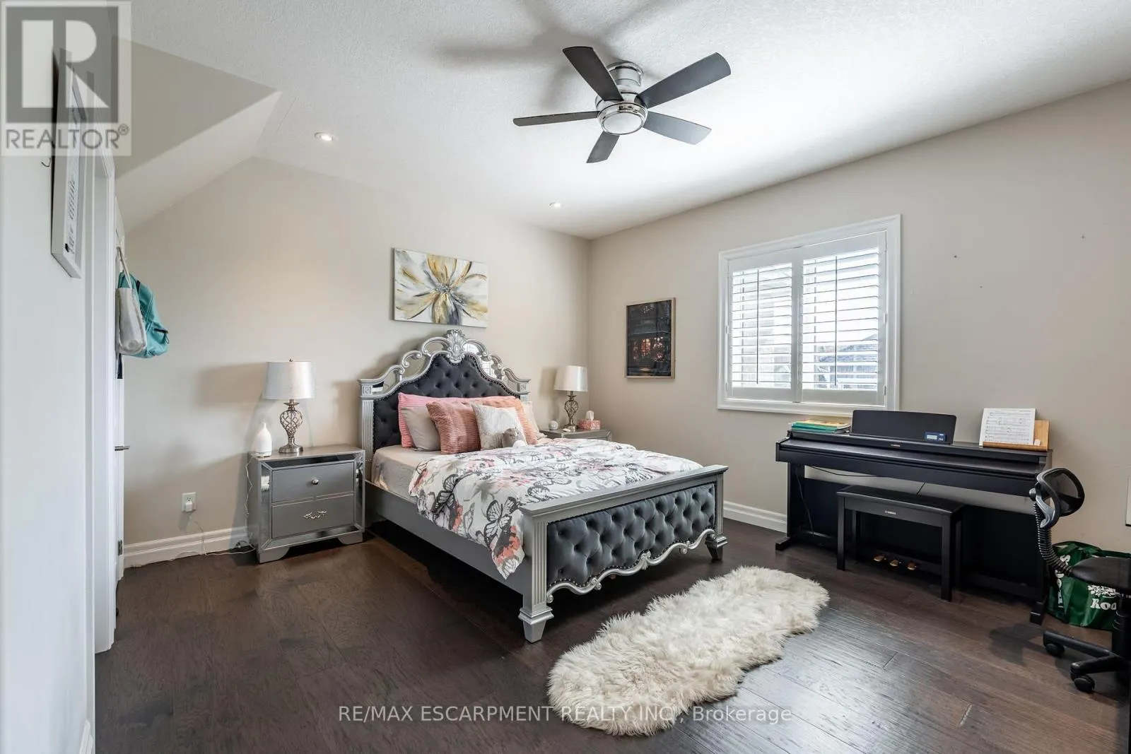 10 HARPER BOULEVARD