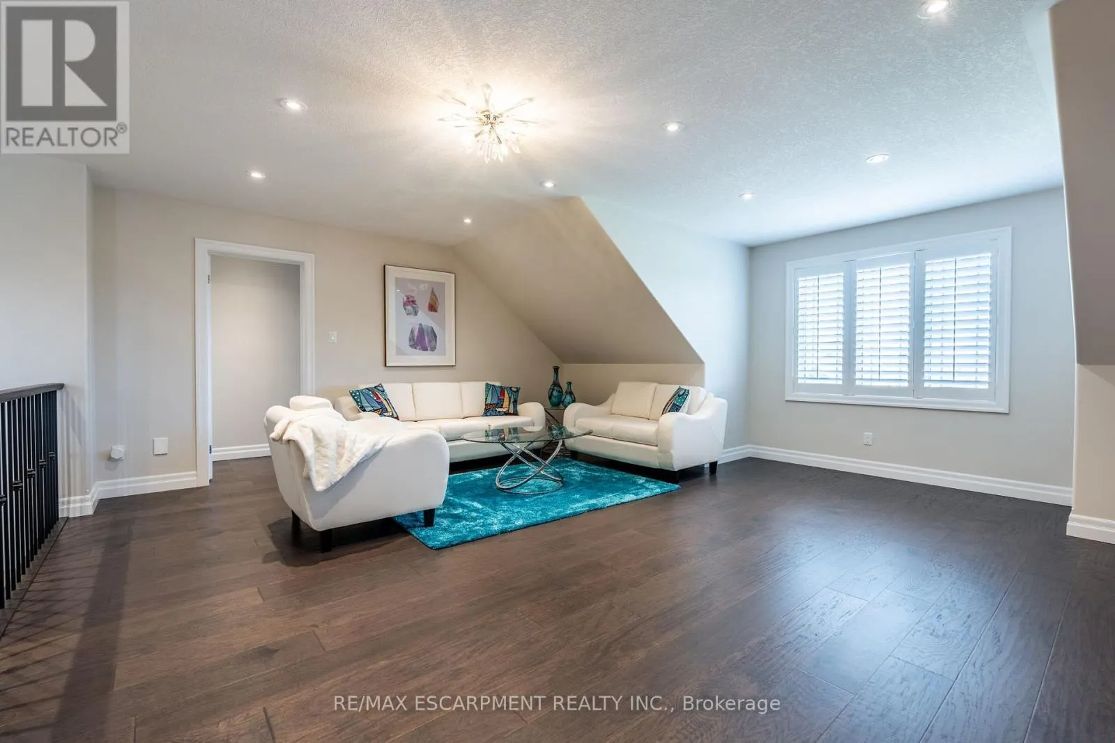 10 HARPER BOULEVARD