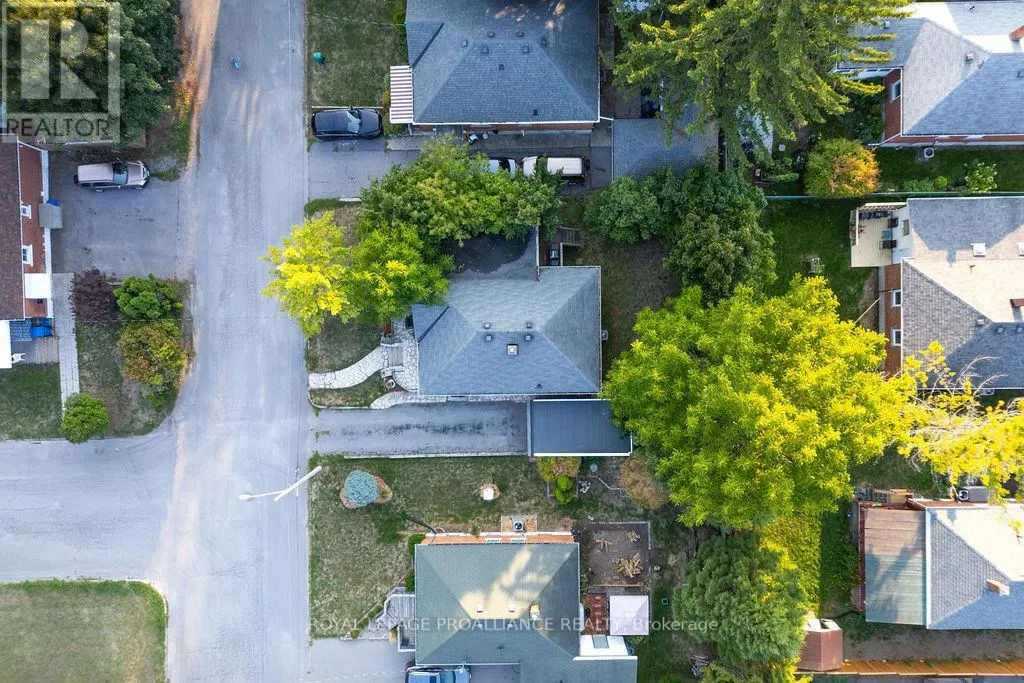 18 REYNOLDS CRESCENT