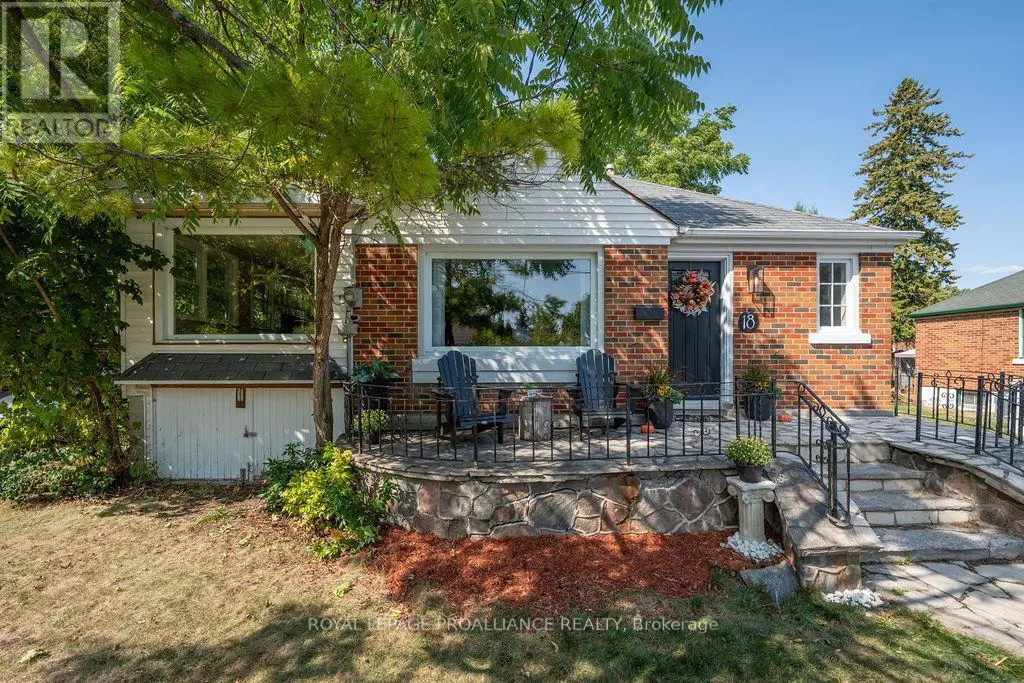 18 REYNOLDS CRESCENT