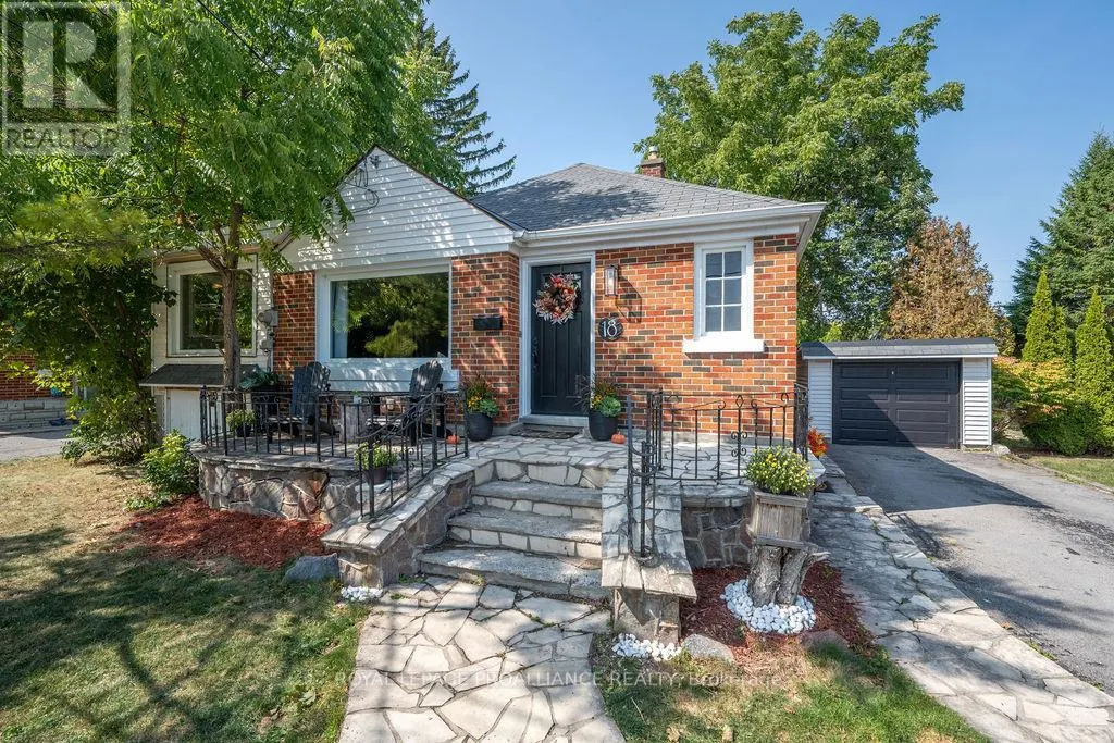 18 REYNOLDS CRESCENT