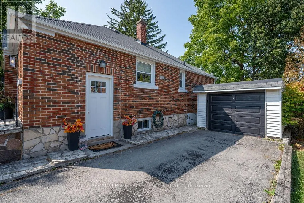 18 REYNOLDS CRESCENT