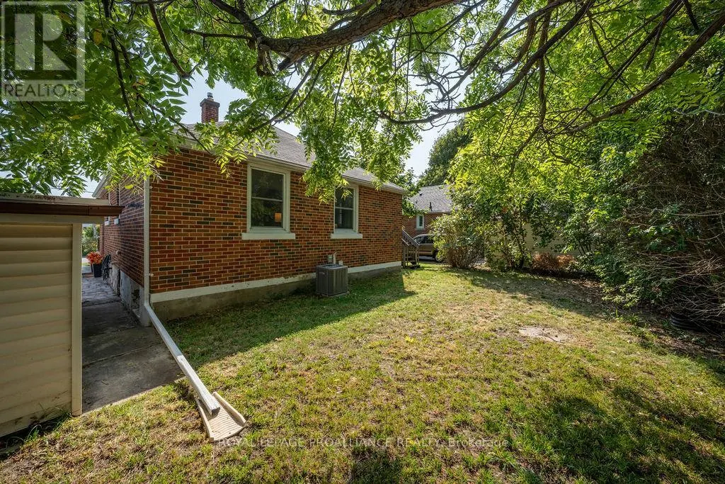 18 REYNOLDS CRESCENT