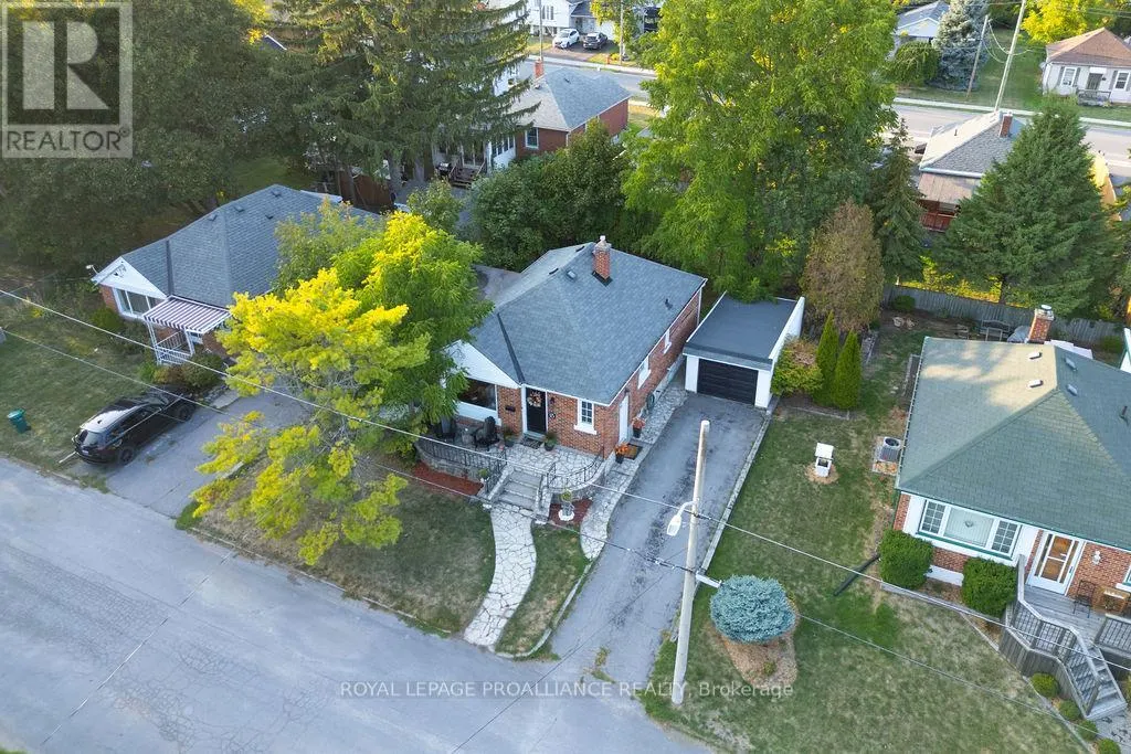 18 REYNOLDS CRESCENT
