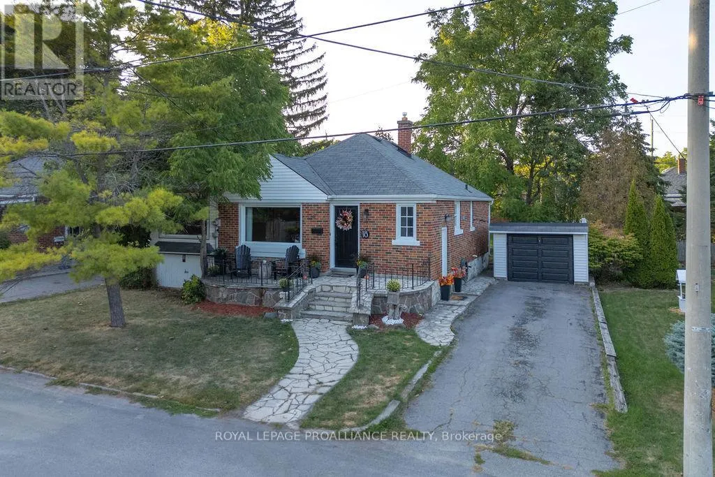 18 REYNOLDS CRESCENT