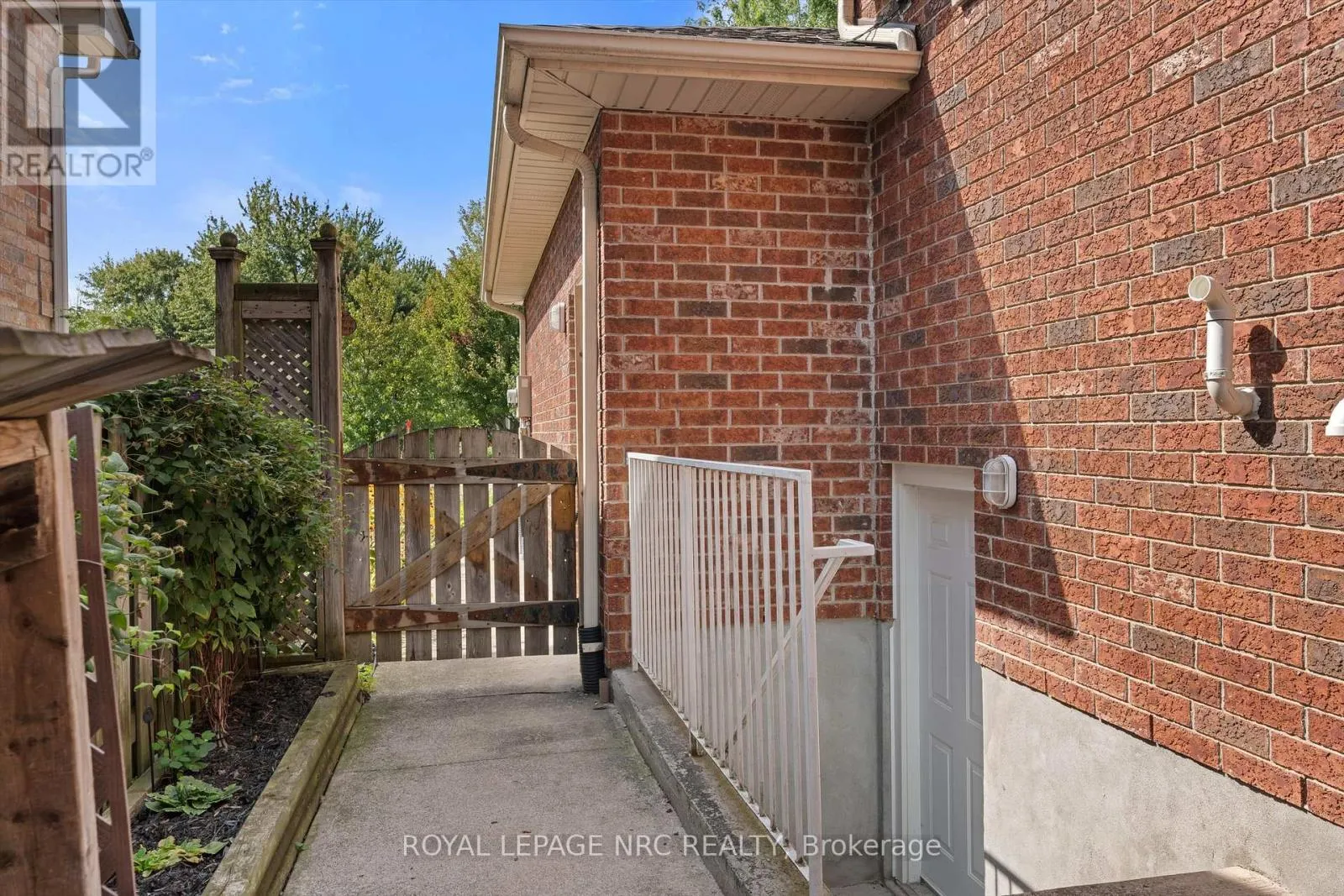 52 THOROLD AVENUE