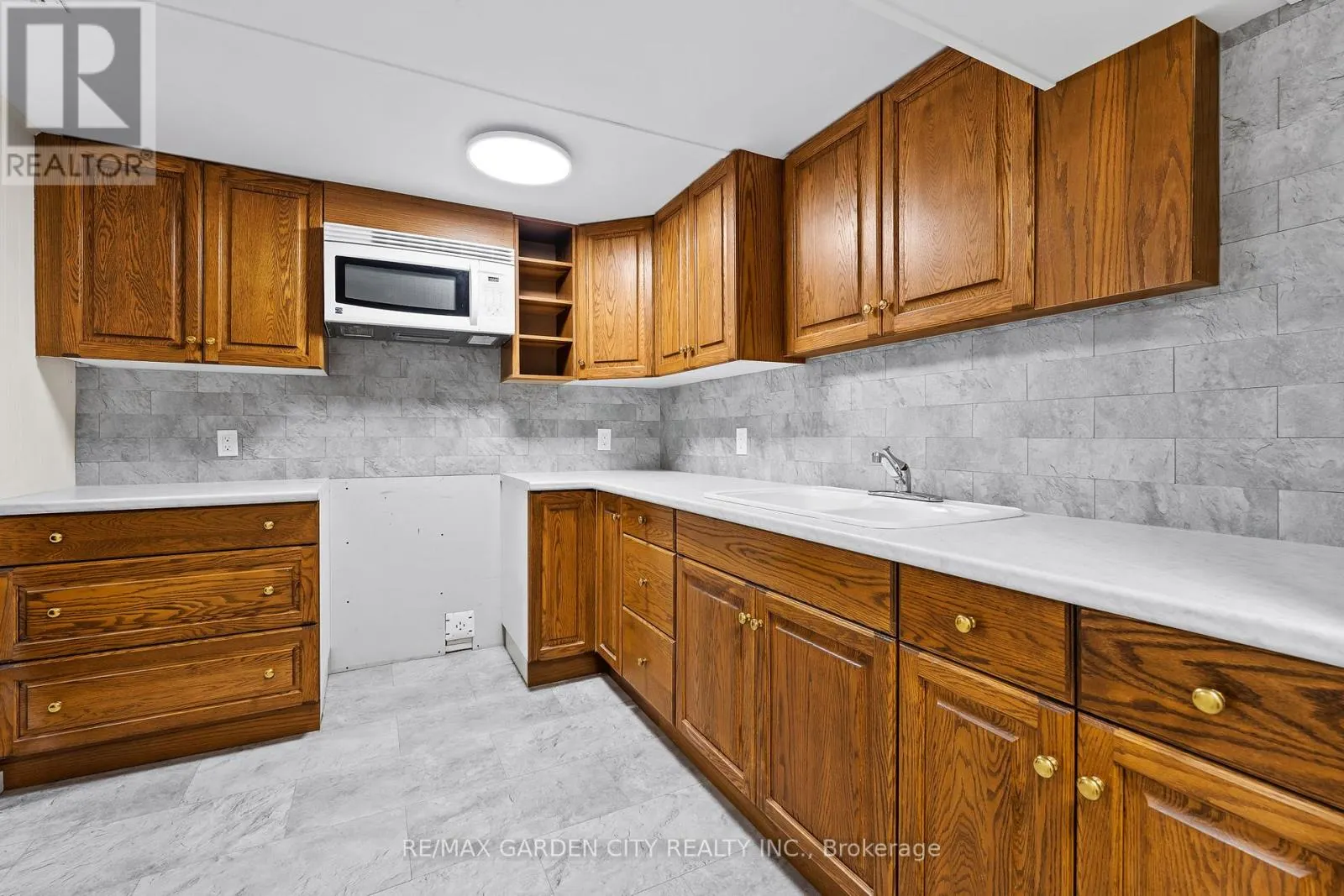 34 KENWORTH DRIVE