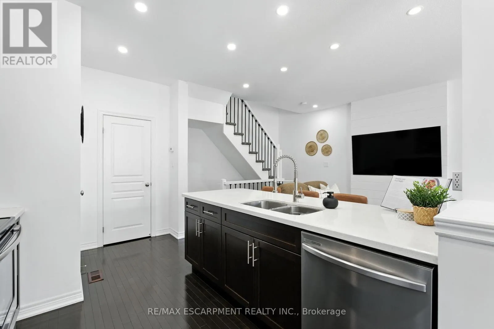 34 - 337 BEACH BOULEVARD