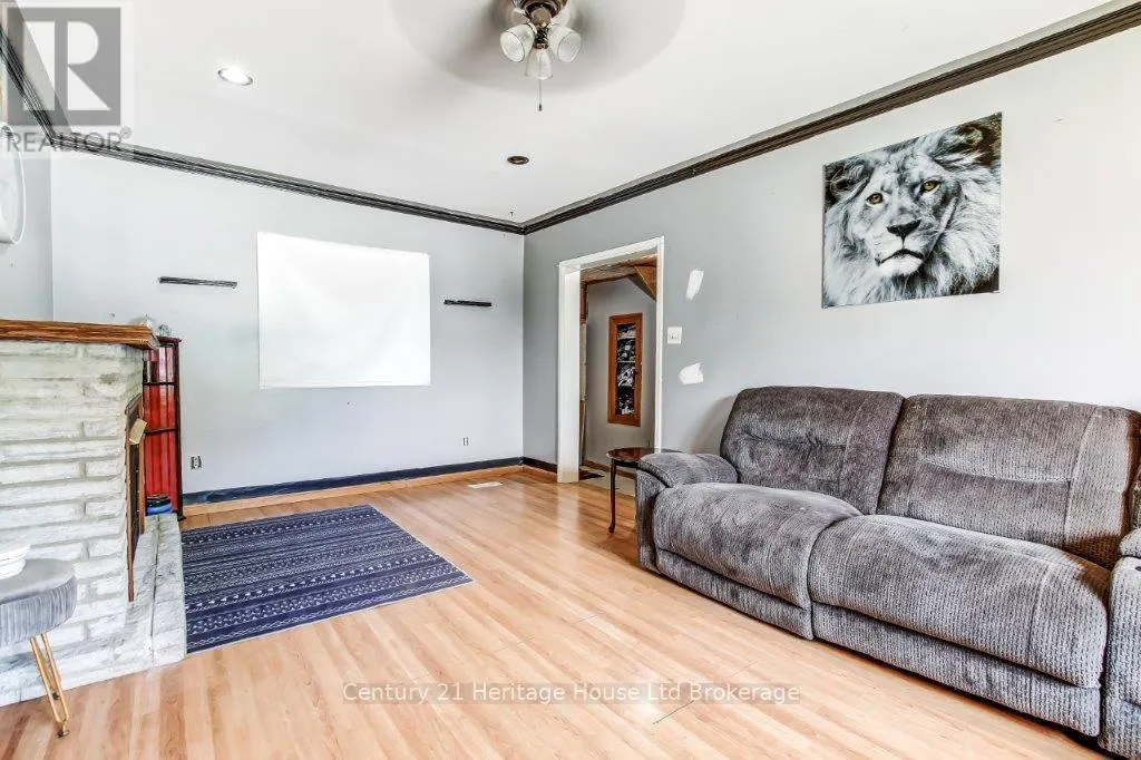 186 CHARLES STREET E
