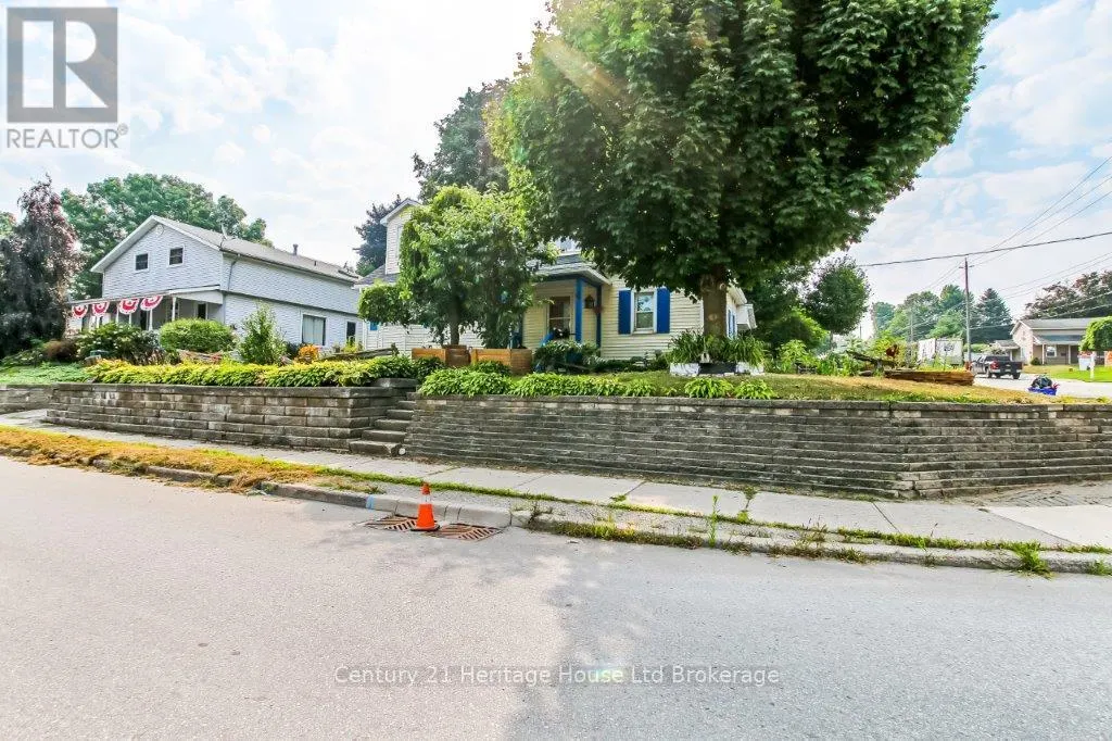 186 CHARLES STREET E