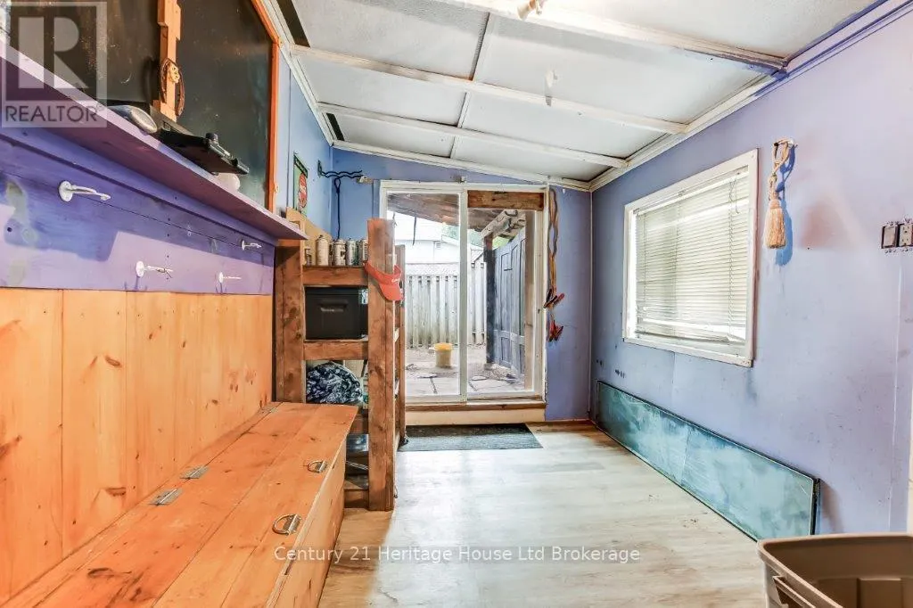 186 CHARLES STREET E