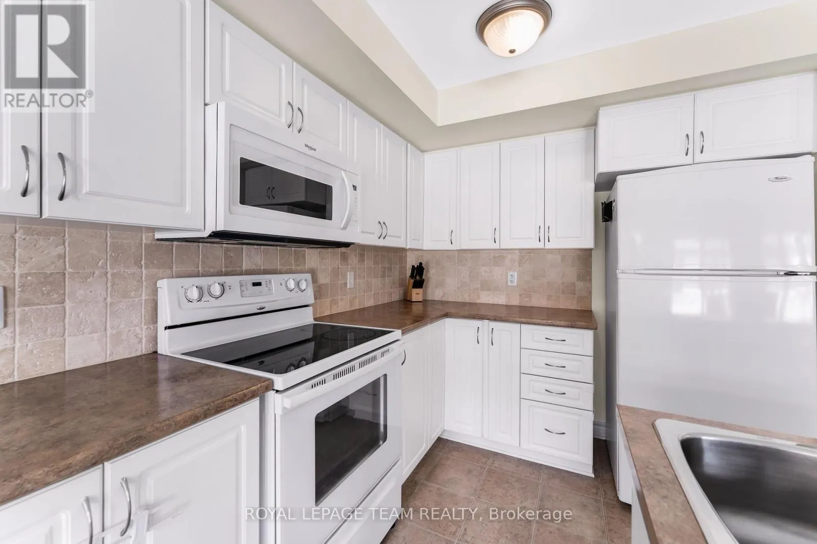 8 - 575 STONEFIELD PRIVATE