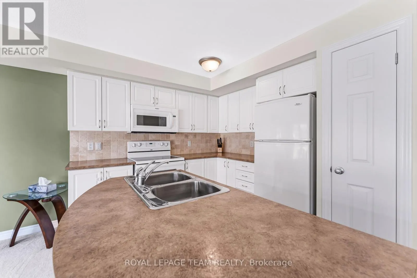 8 - 575 STONEFIELD PRIVATE