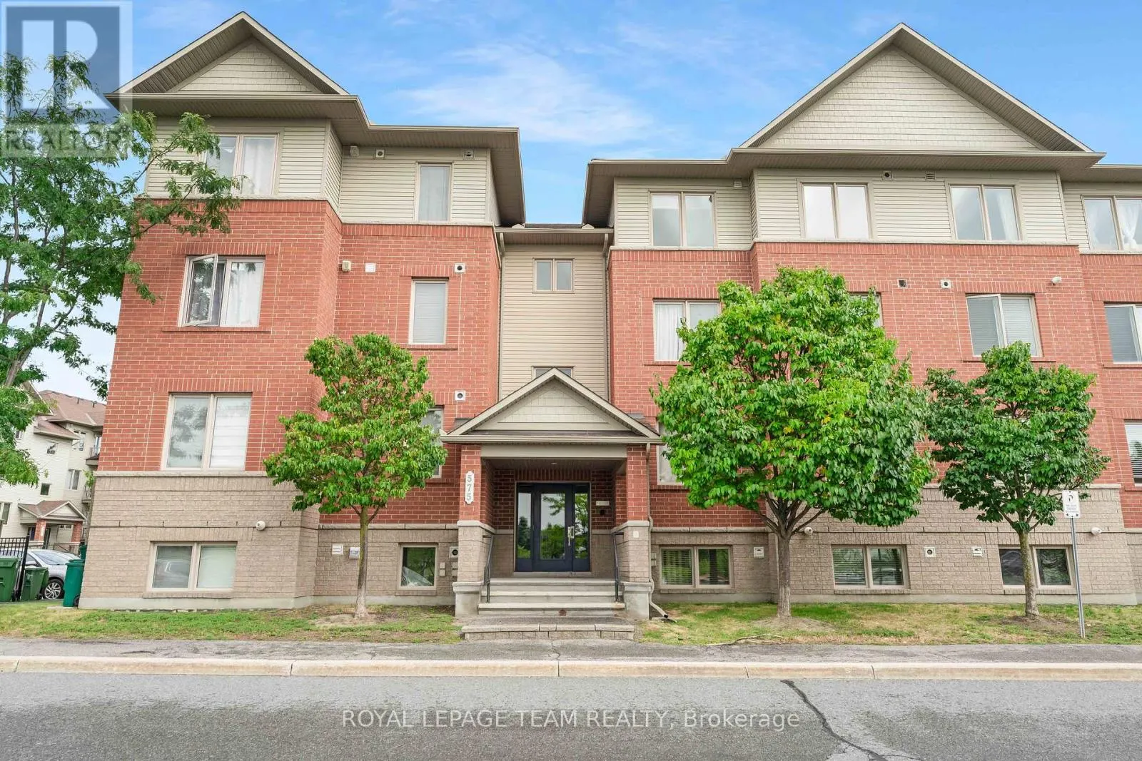 8 - 575 STONEFIELD PRIVATE